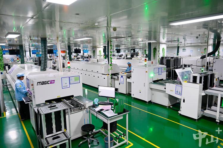 东凤镇产业集群加速数字化转型，240家企业踏上智能升级征程